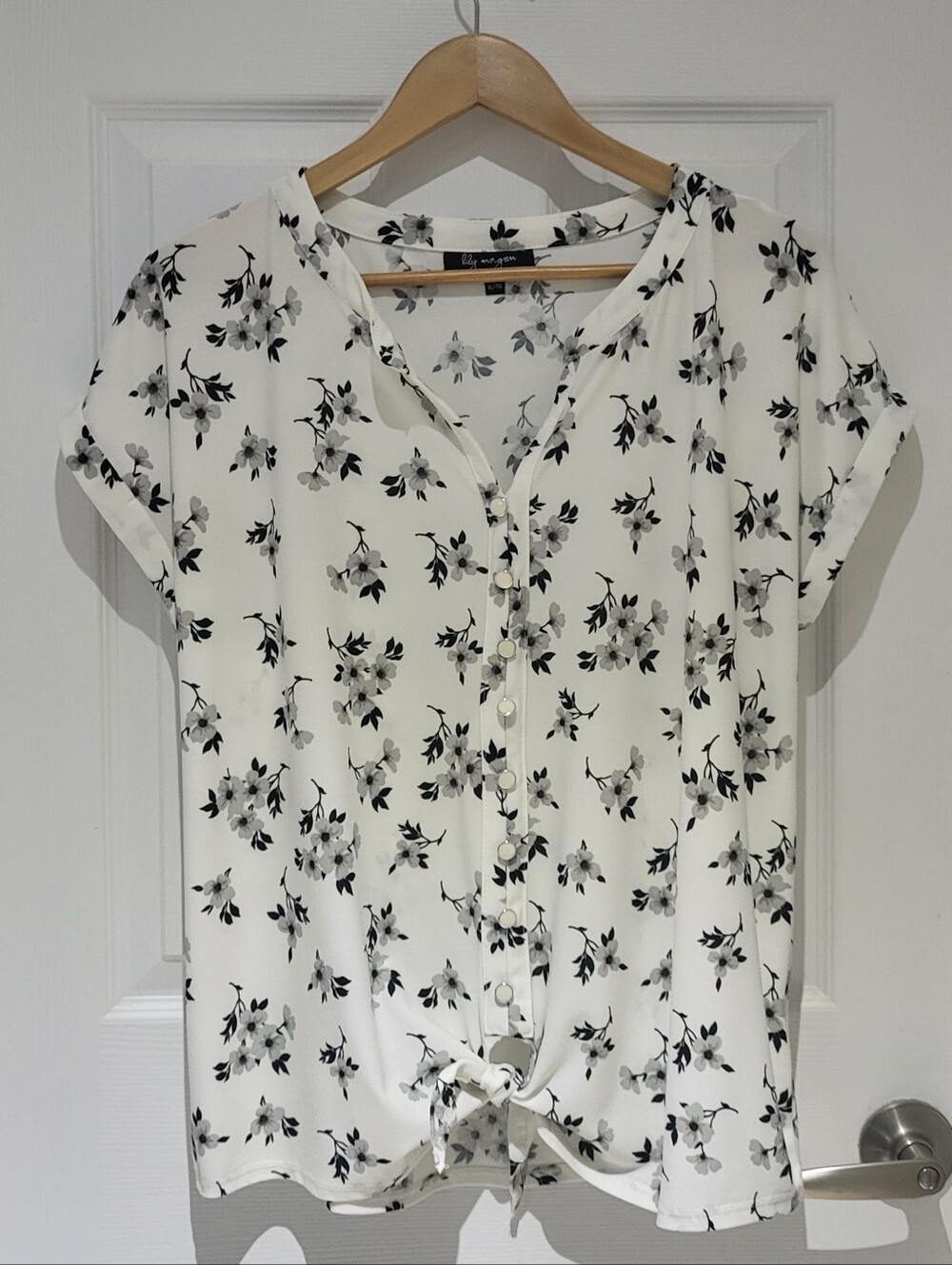 ⭐️3/$25⭐️ Lily Morgan Women's Floral Tie-Front Button Down Cuffed Sleeve…